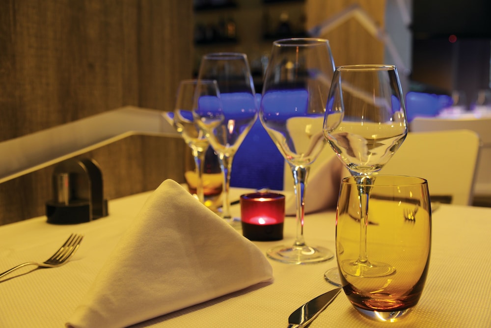 Ozgur Bey Spa Hotel — Restaurant & bars in Alanya