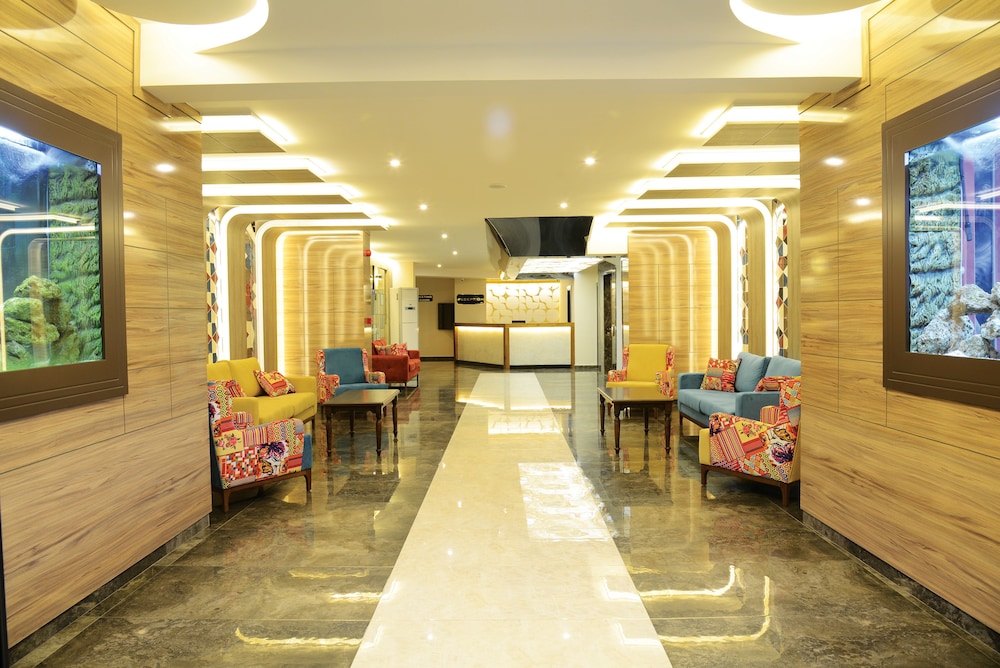 Ozgur Bey Spa Hotel — Hotel building in Alanya