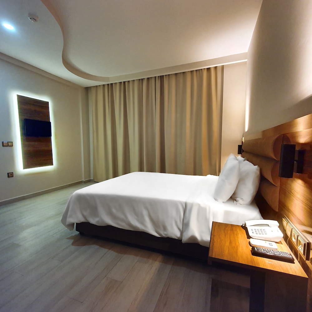 Ozgur Bey Spa Hotel — Hotel rooms in Alanya