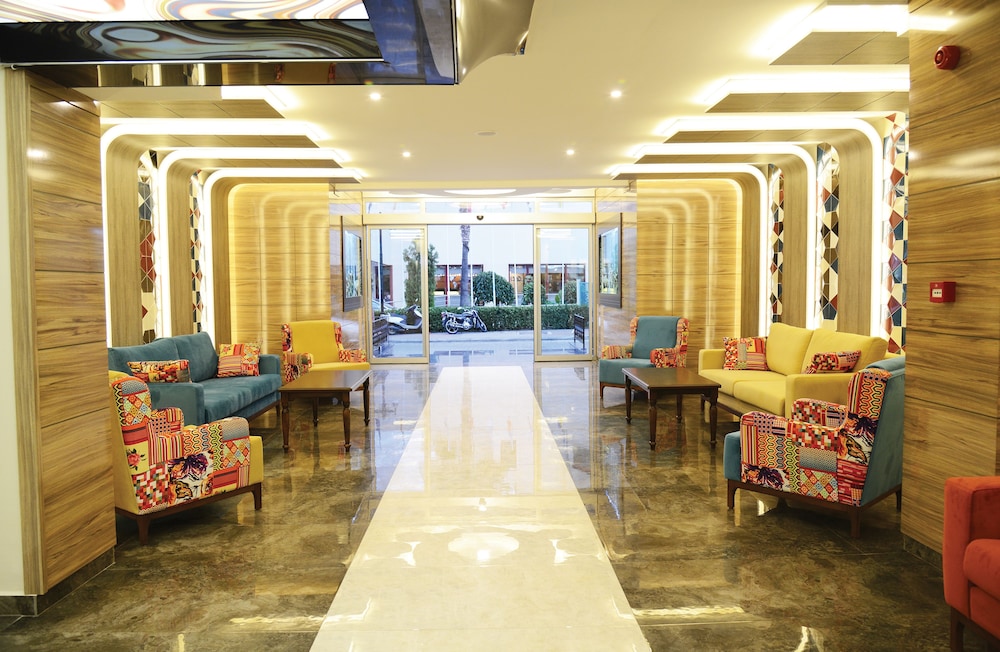 Ozgur Bey Spa Hotel — Hotel building in Alanya
