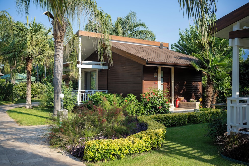 Cirali Hera Hotel — Hotel building in Kemer