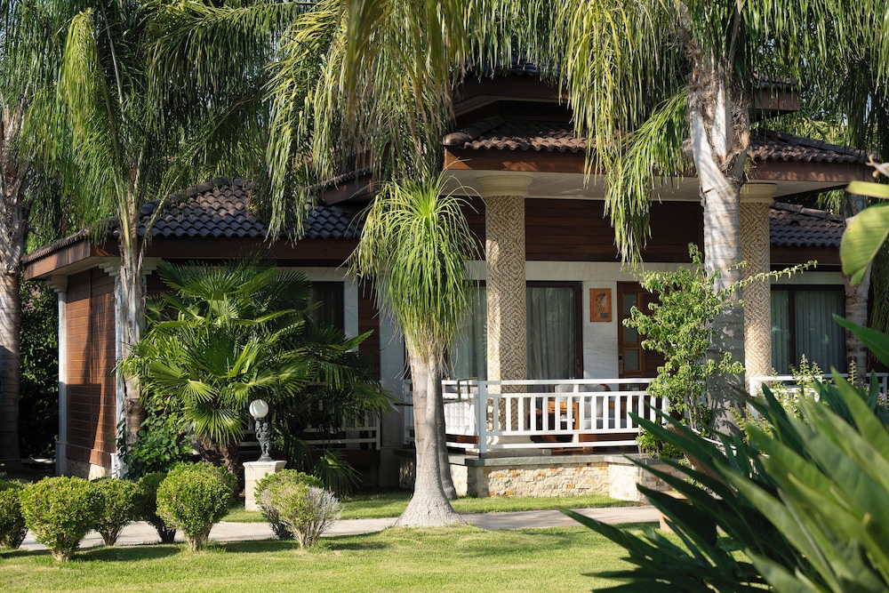 Cirali Hera Hotel — Hotel building in Kemer