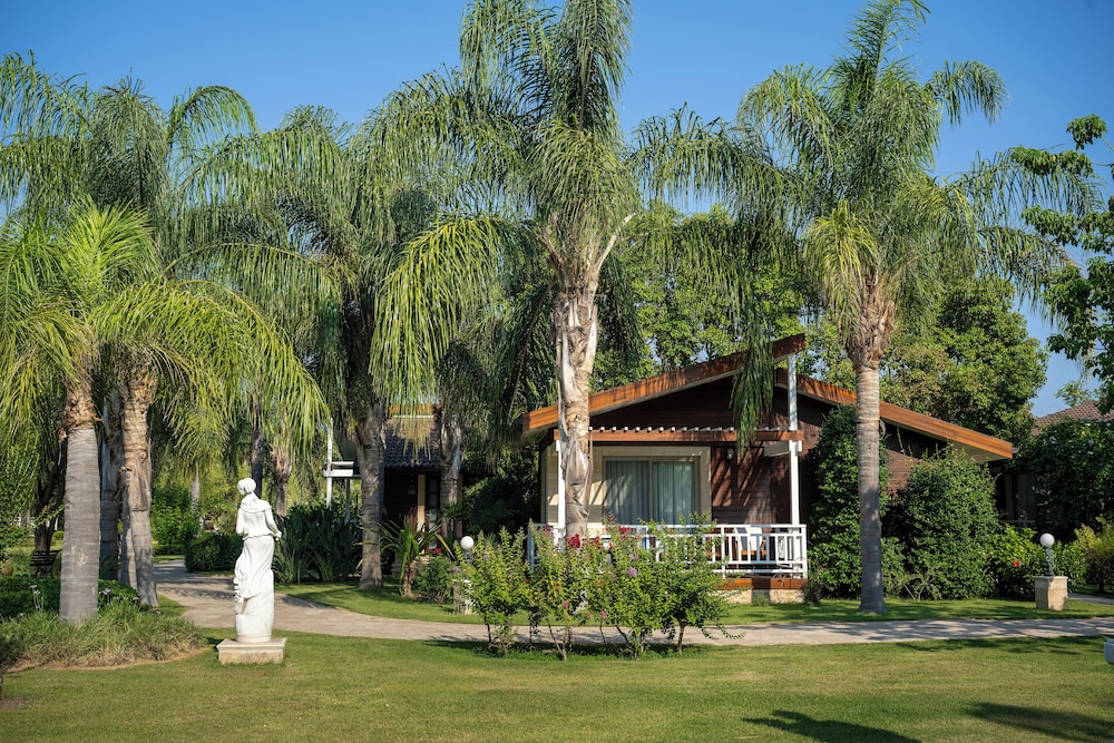 Cirali Hera Hotel — Hotel building in Kemer
