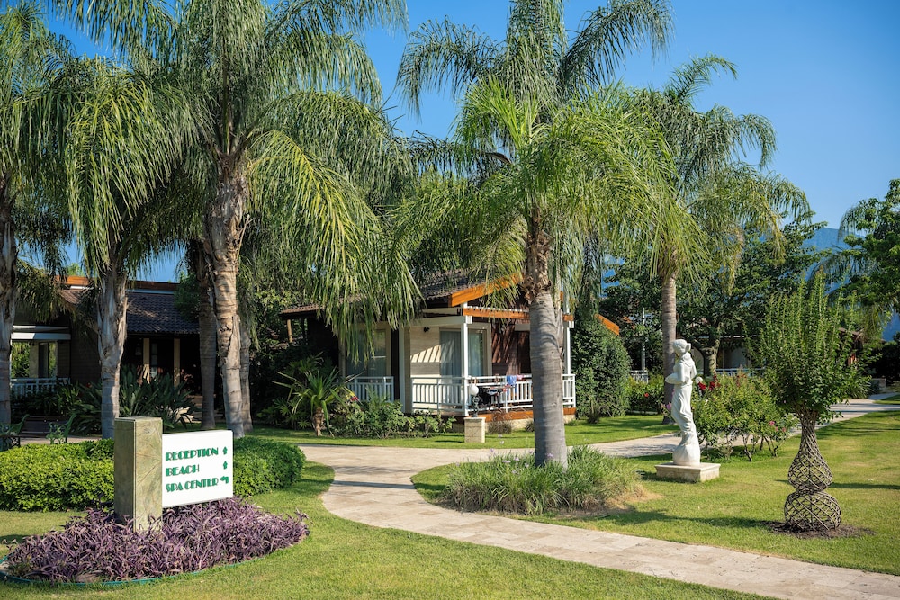 Cirali Hera Hotel — Hotel building in Kemer