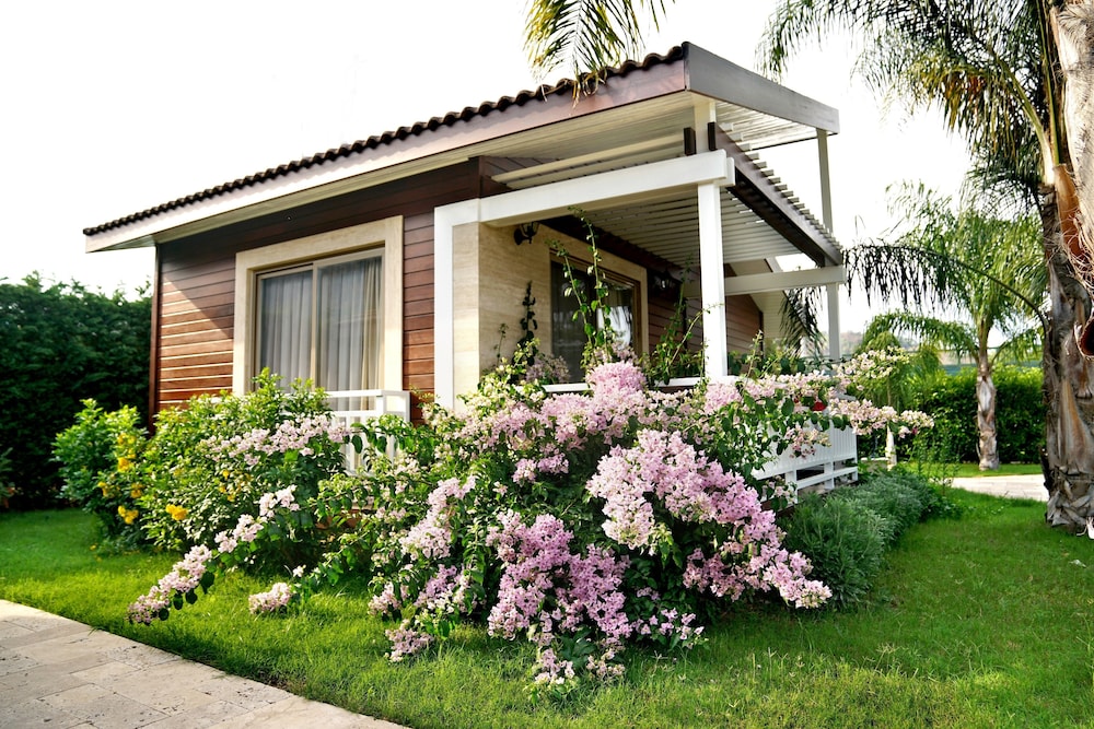 Cirali Hera Hotel — Hotel building in Kemer