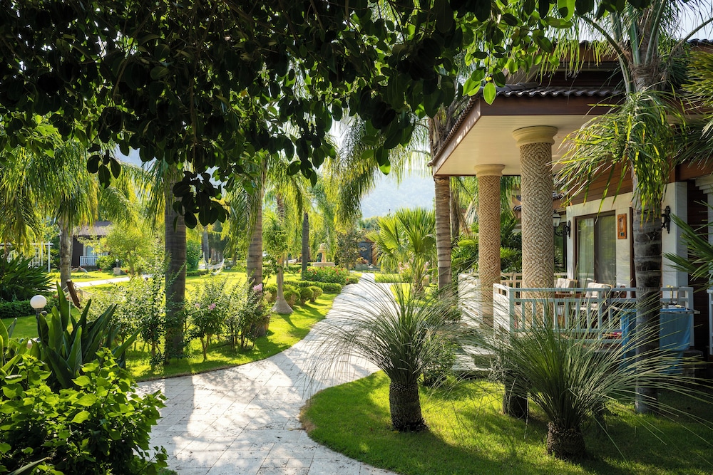 Cirali Hera Hotel — Hotel building in Kemer