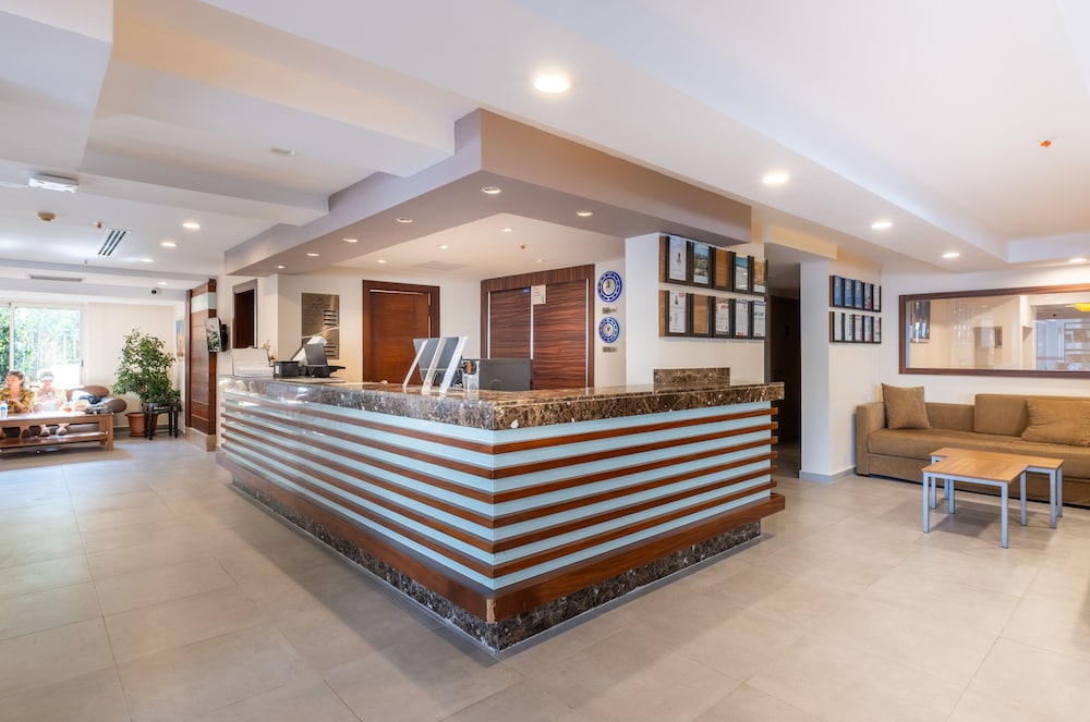 Viking Express Otel — Hotel building in Kemer
