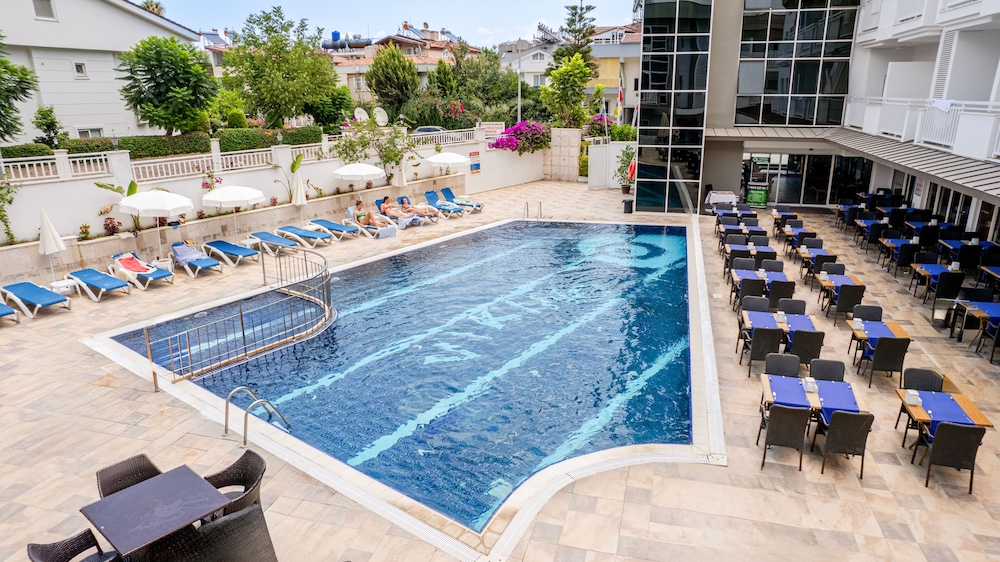 Viking Express Otel — Swimming pool in Kemer