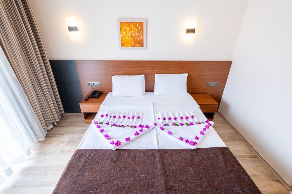 Viking Express Otel — Hotel rooms in Kemer