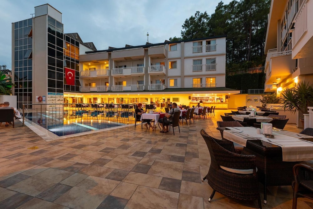 Viking Express Otel — Restaurant & bars in Kemer