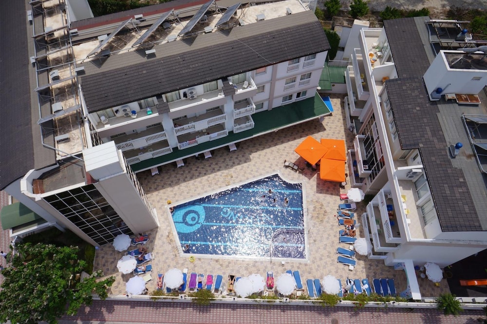 Viking Express Otel — Swimming pool in Kemer