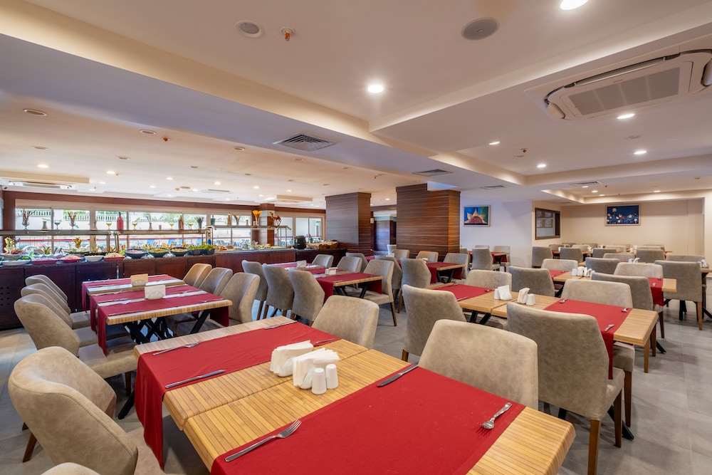 Viking Express Otel — Restaurant & bars in Kemer