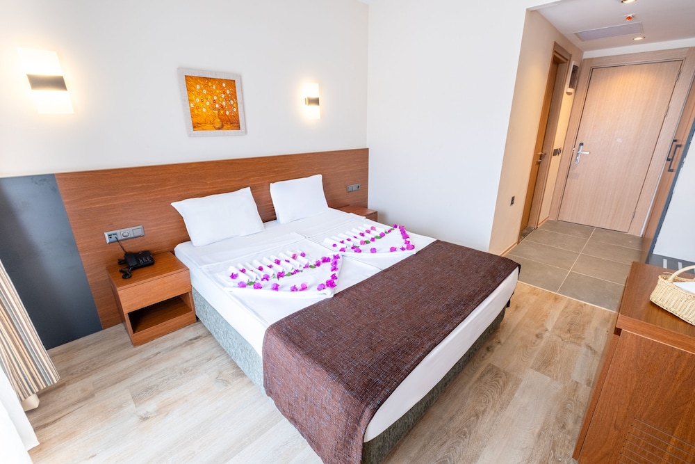 Viking Express Otel — Hotel rooms in Kemer