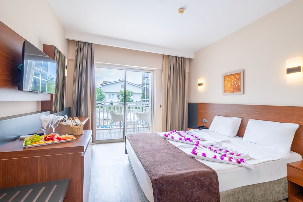 Viking Express Otel — Hotel rooms in Kemer