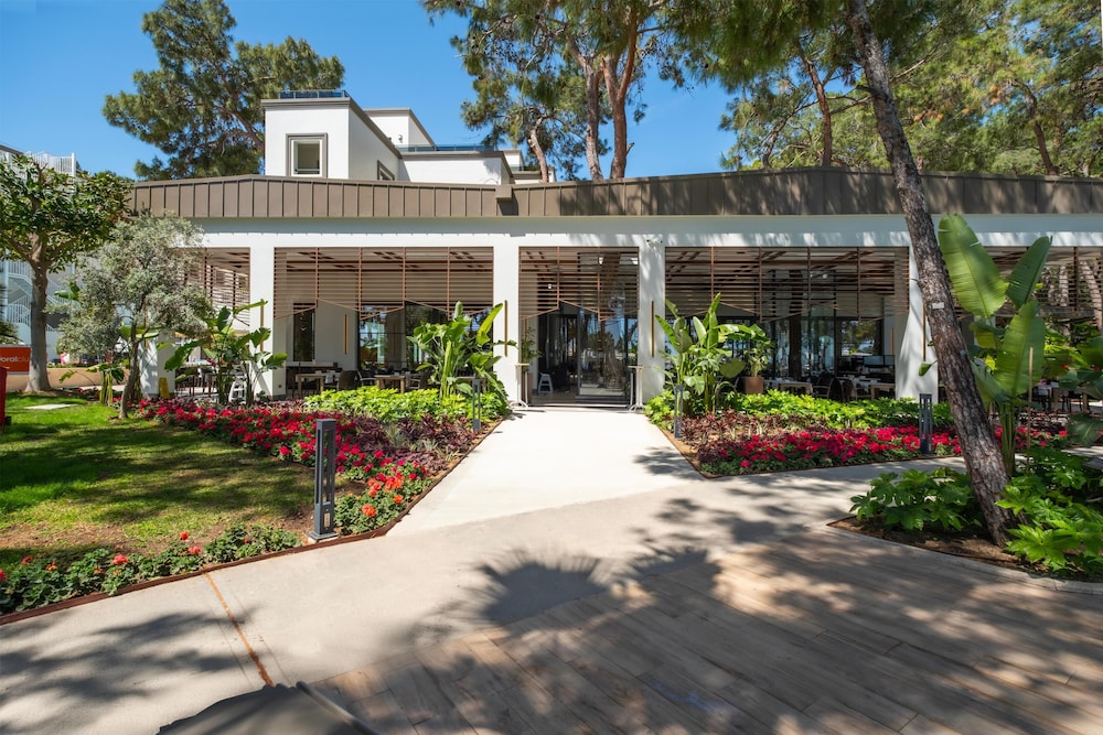 Seven Seas Hotel Life - Ultra All Inclusive — Hotel building in Kemer
