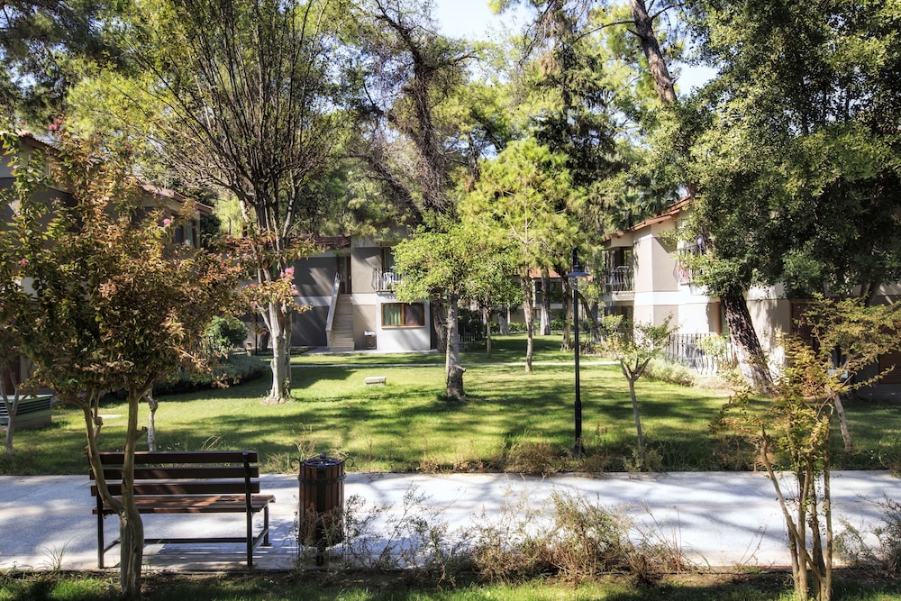 Kimeros Park Holiday Village — Hotel building in Kemer