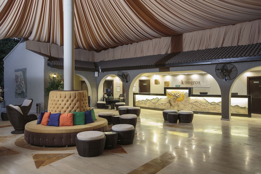 Kimeros Park Holiday Village — Hotel building in Kemer