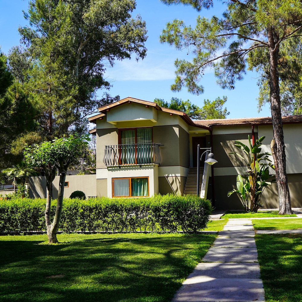 Kimeros Park Holiday Village — Hotel building in Kemer