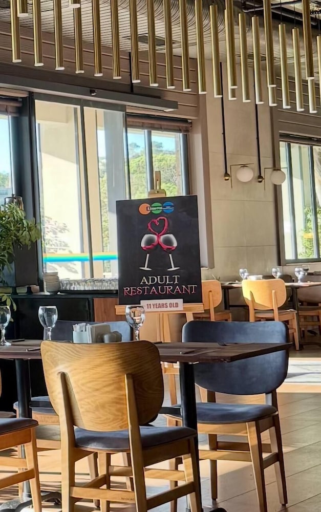 Kimeros Park Holiday Village — Restaurant & bars in Kemer