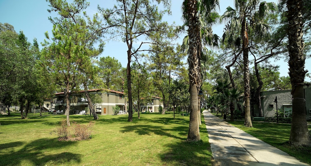 Kimeros Park Holiday Village — Hotel building in Kemer