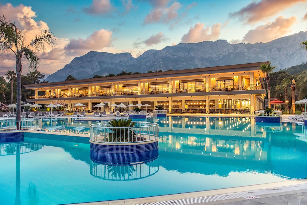 Kimeros Park Holiday Village — Swimming pool in Kemer