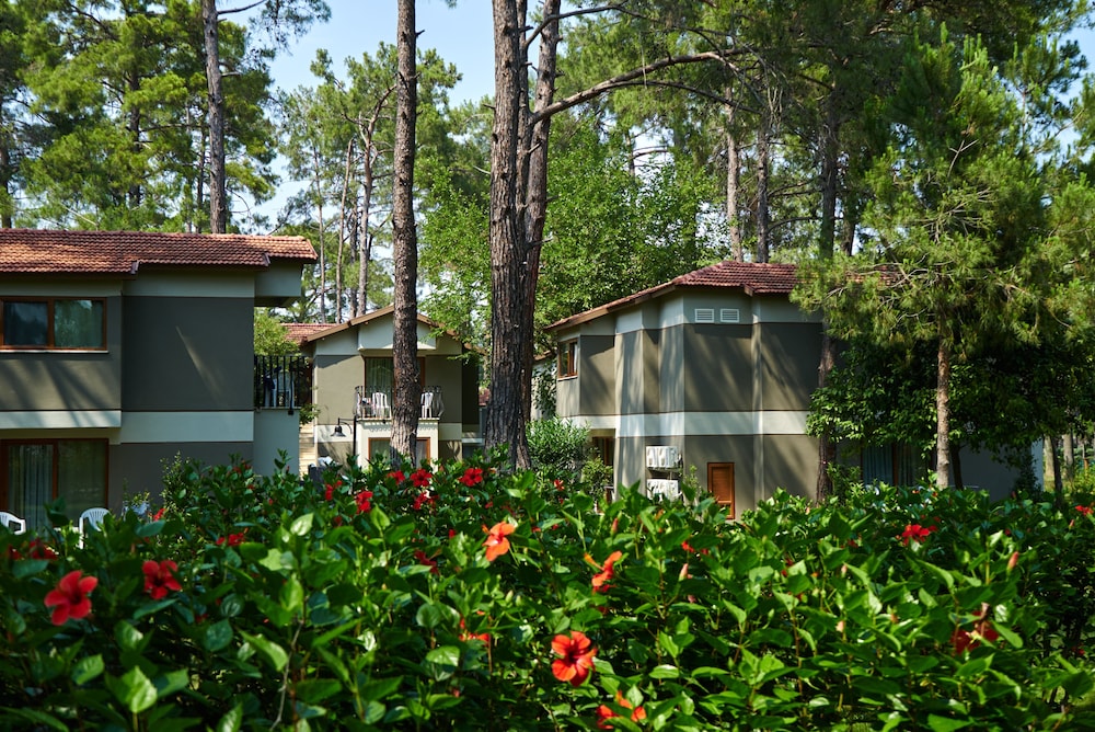 Kimeros Park Holiday Village — Hotel building in Kemer