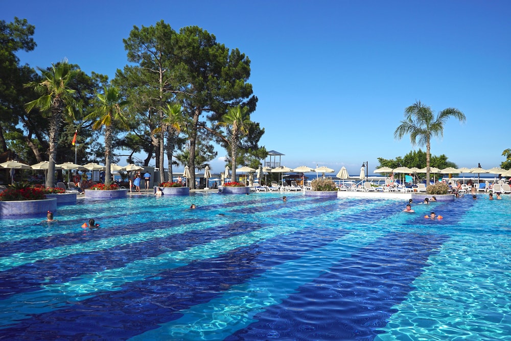 Kimeros Park Holiday Village — Swimming pool in Kemer