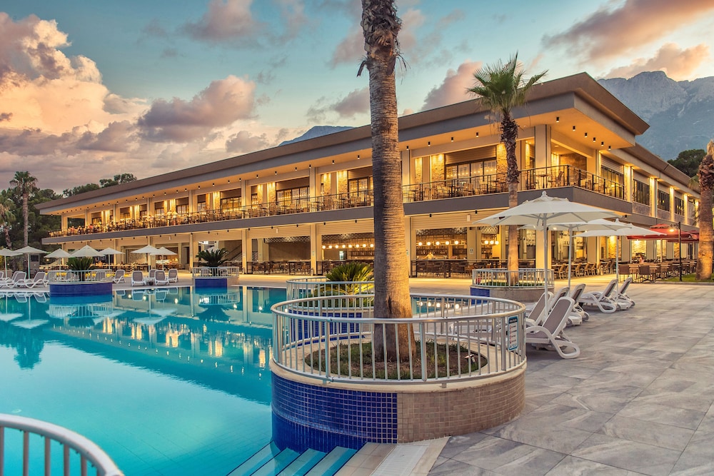 Kimeros Park Holiday Village — Swimming pool in Kemer