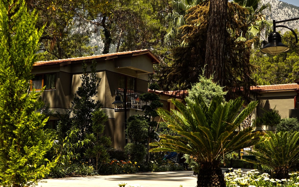 Kimeros Park Holiday Village — Hotel building in Kemer