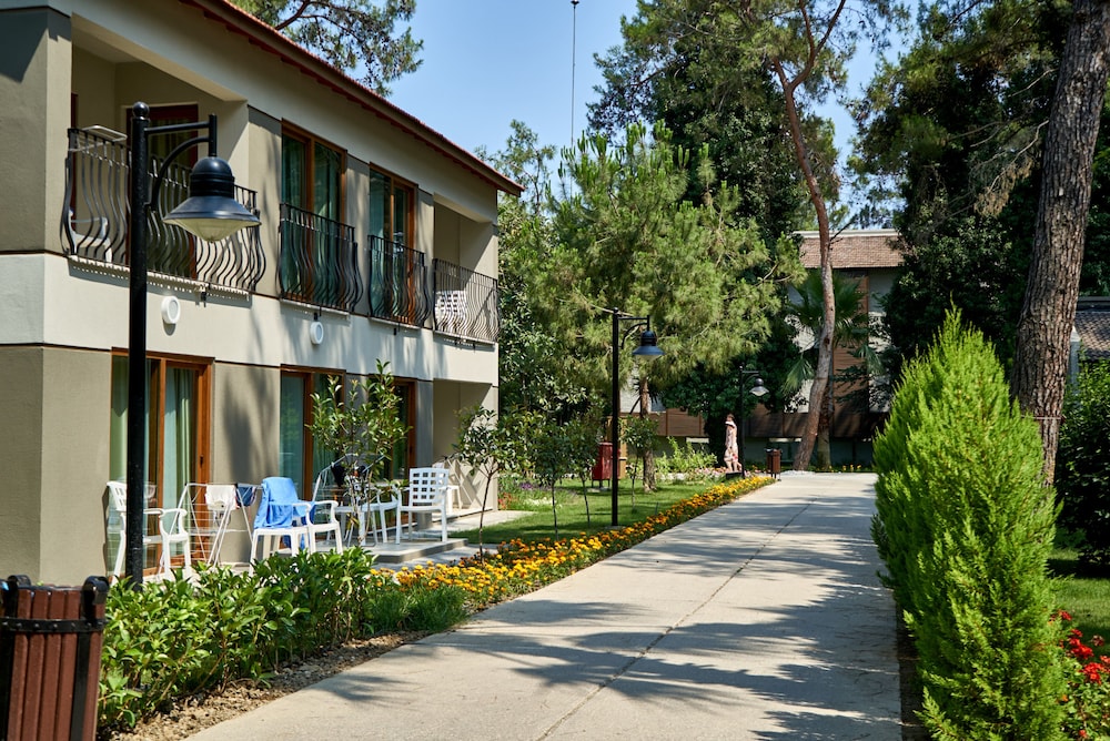 Kimeros Park Holiday Village — Hotel building in Kemer