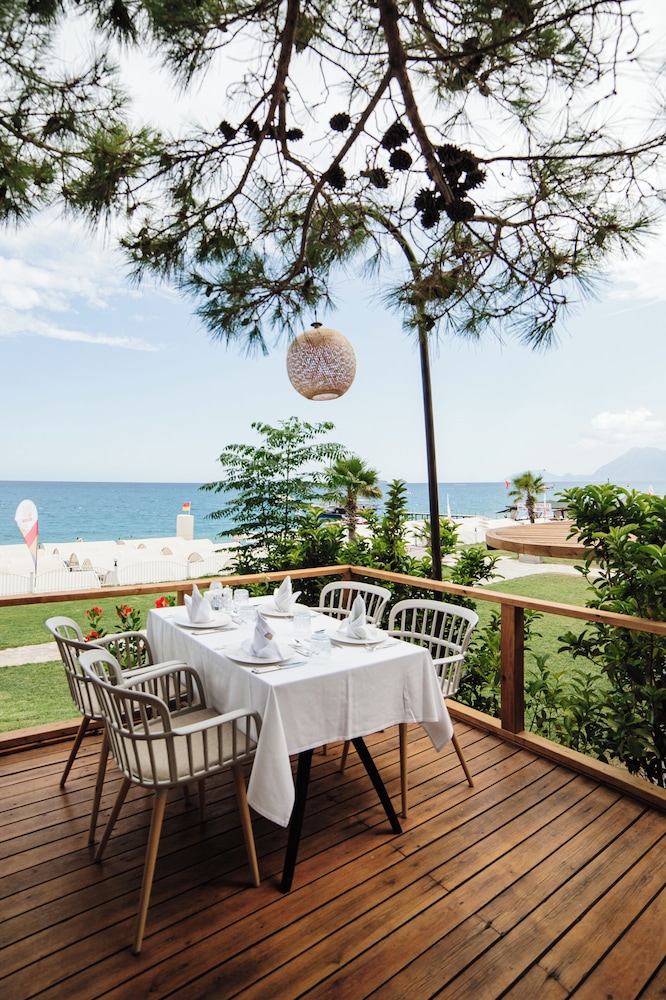 Fun Sun Family Club Saphire — Restaurant & bars in Kemer