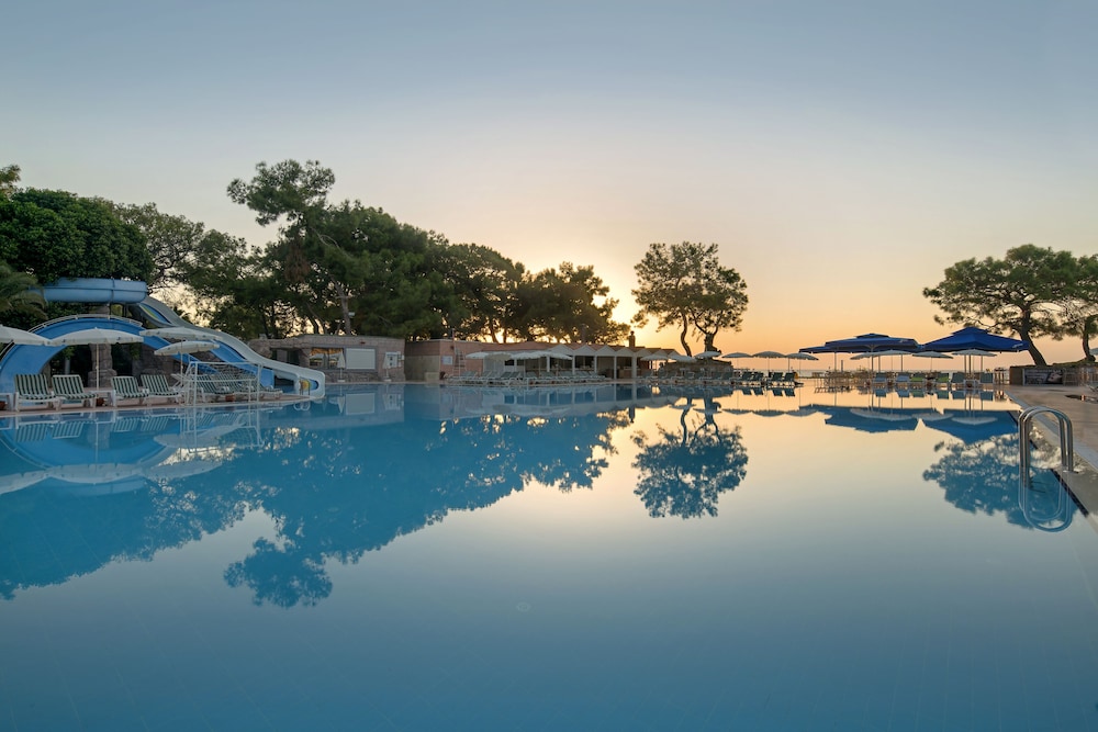 Fun Sun Family Club Saphire — Swimming pool in Kemer