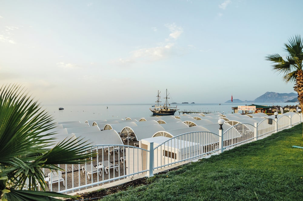 Fun Sun Family Club Saphire — Beach in Kemer