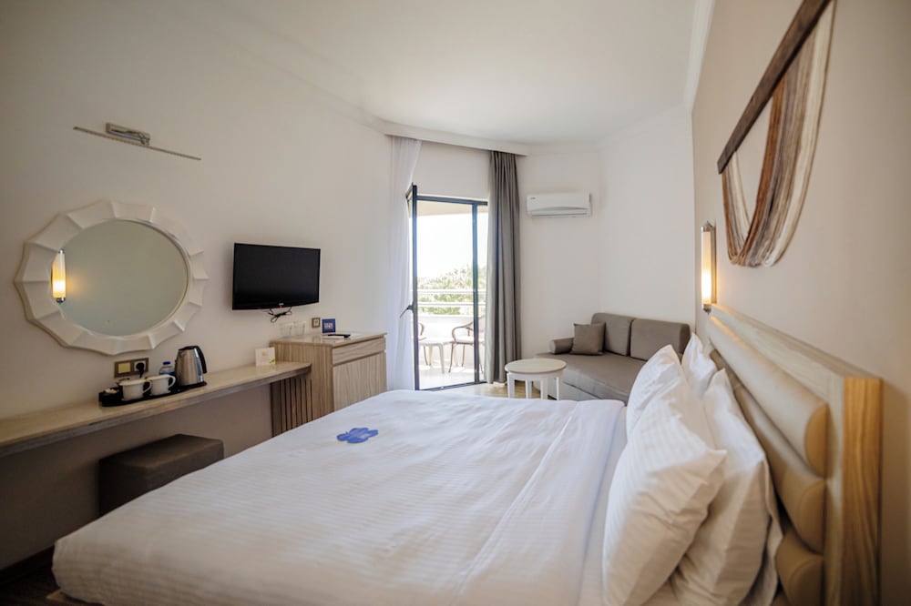 Fun Sun Family Club Saphire — Hotel rooms in Kemer