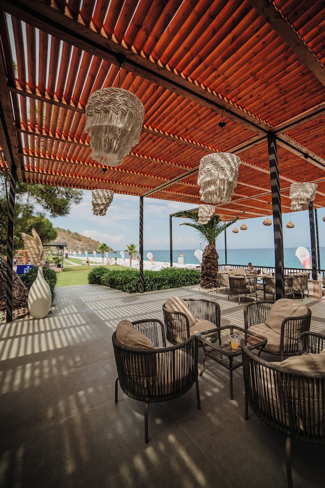 Fun Sun Family Club Saphire — Restaurant & bars in Kemer