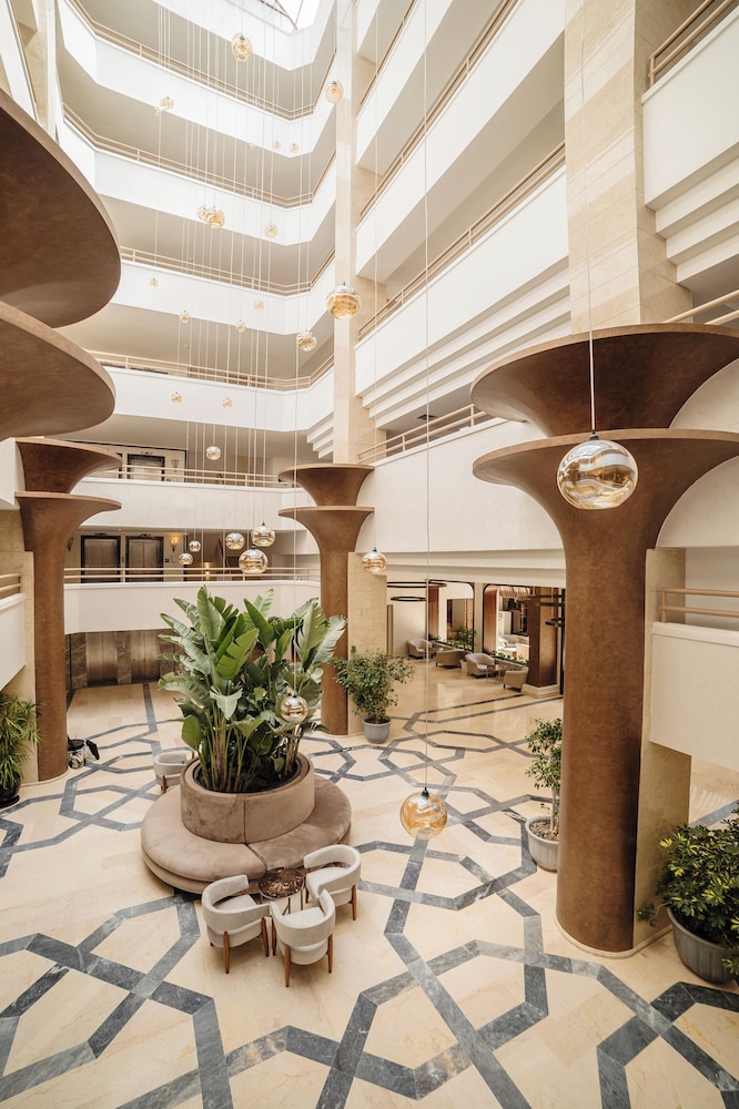 Fun Sun Family Club Saphire — Hotel building in Kemer