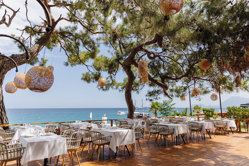 Fun Sun Family Club Saphire — Restaurant & bars in Kemer