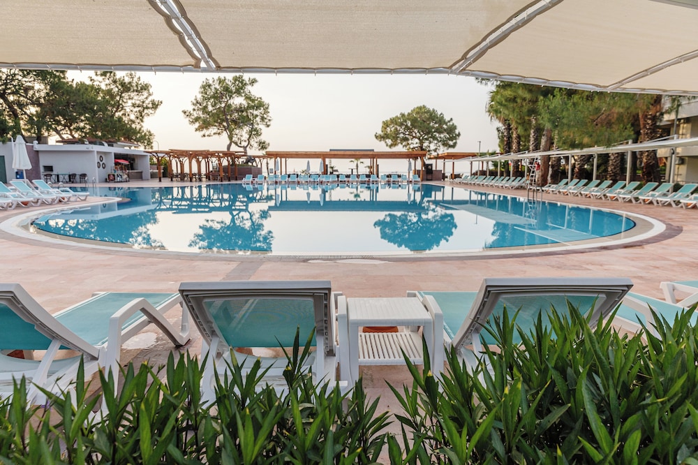 Fun Sun Family Club Saphire — Swimming pool in Kemer