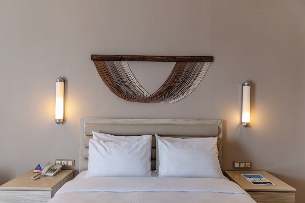 Fun Sun Family Club Saphire — Hotel rooms in Kemer