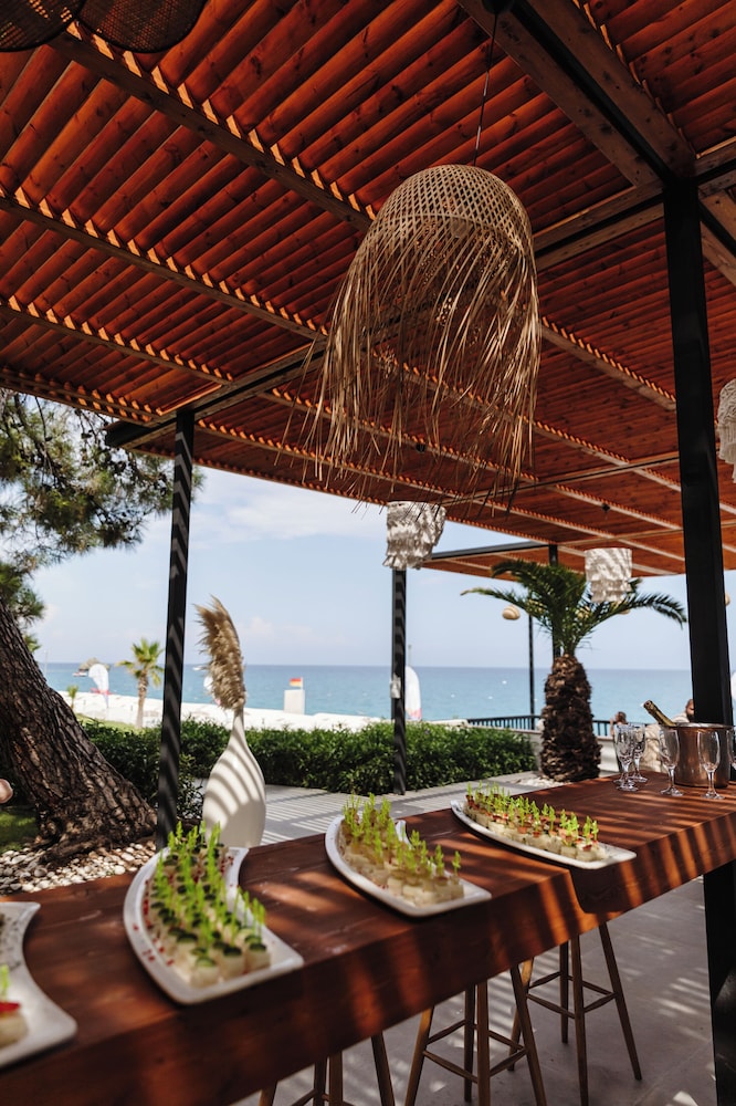 Fun Sun Family Club Saphire — Restaurant & bars in Kemer