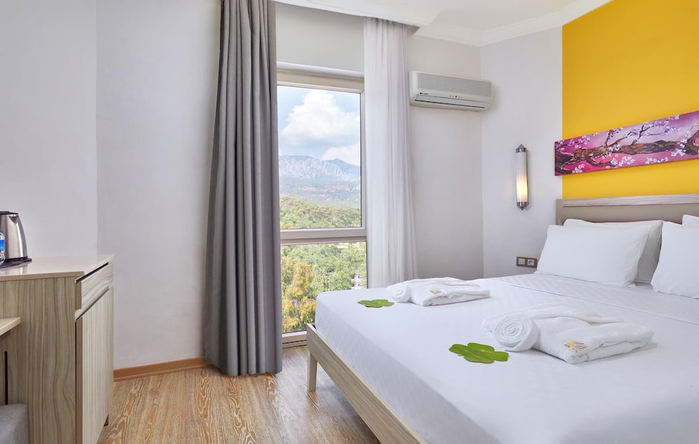 Fun Sun Family Club Saphire — Hotel rooms in Kemer