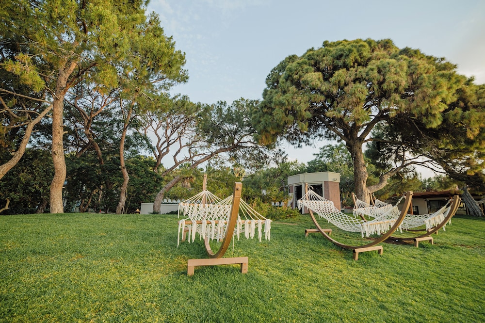 Fun Sun Family Club Saphire — Hotel building in Kemer