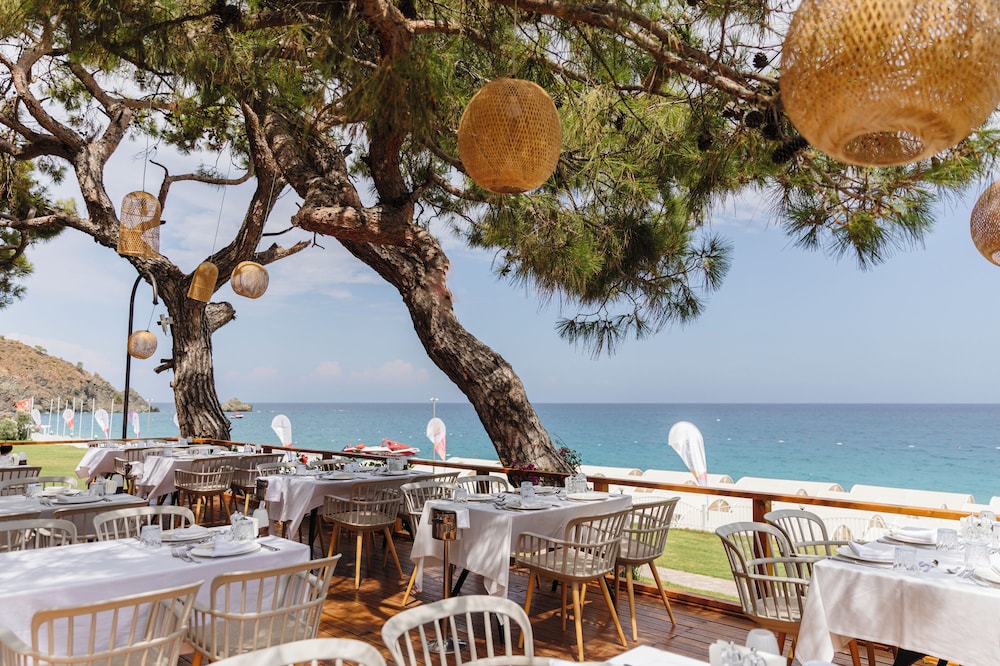 Fun Sun Family Club Saphire — Restaurant & bars in Kemer