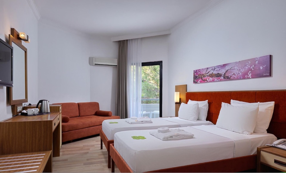 Fun Sun Family Club Saphire — Hotel rooms in Kemer