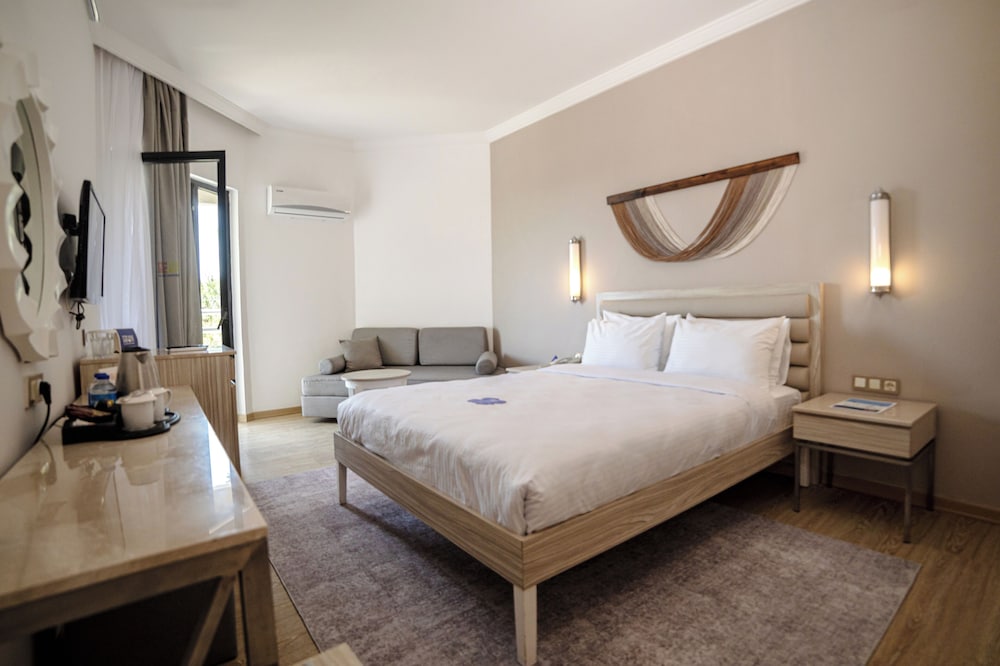 Fun Sun Family Club Saphire — Hotel rooms in Kemer