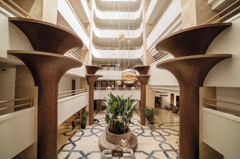 Fun Sun Family Club Saphire — Hotel building in Kemer