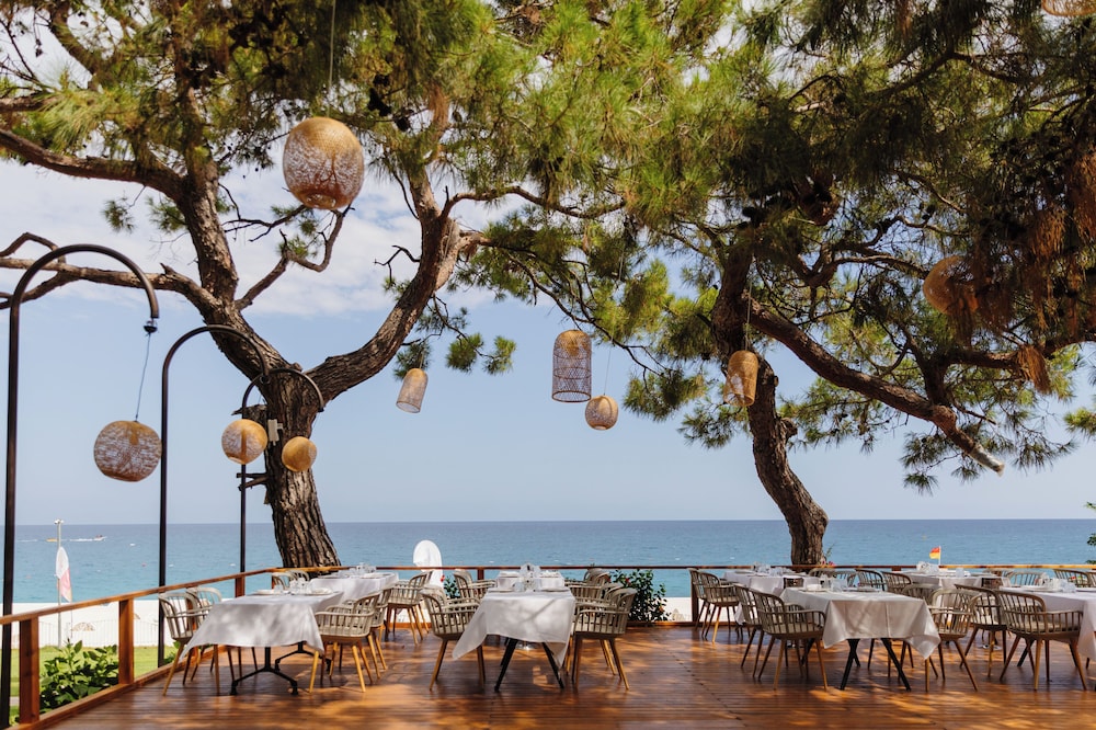 Fun Sun Family Club Saphire — Restaurant & bars in Kemer
