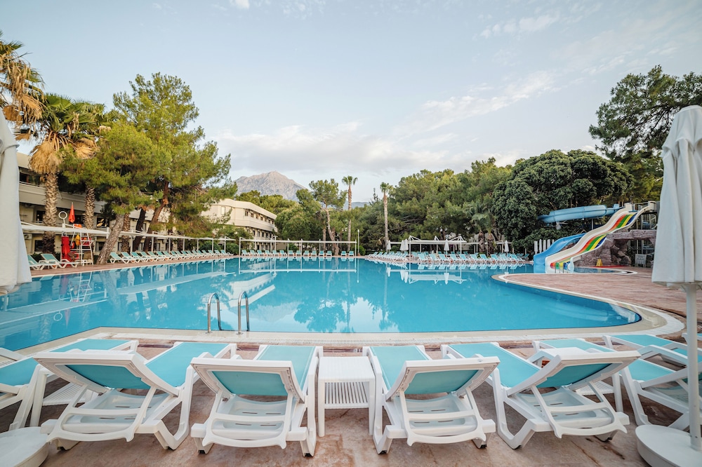 Fun Sun Family Club Saphire — Swimming pool in Kemer