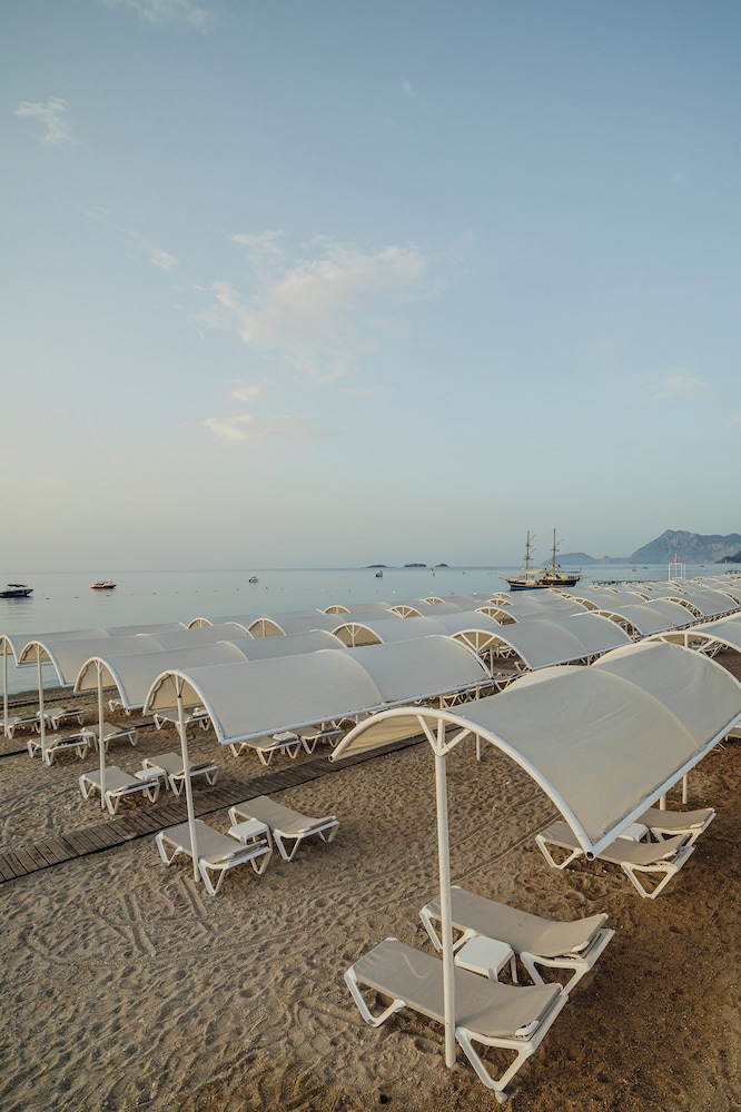 Fun Sun Family Club Saphire — Beach in Kemer