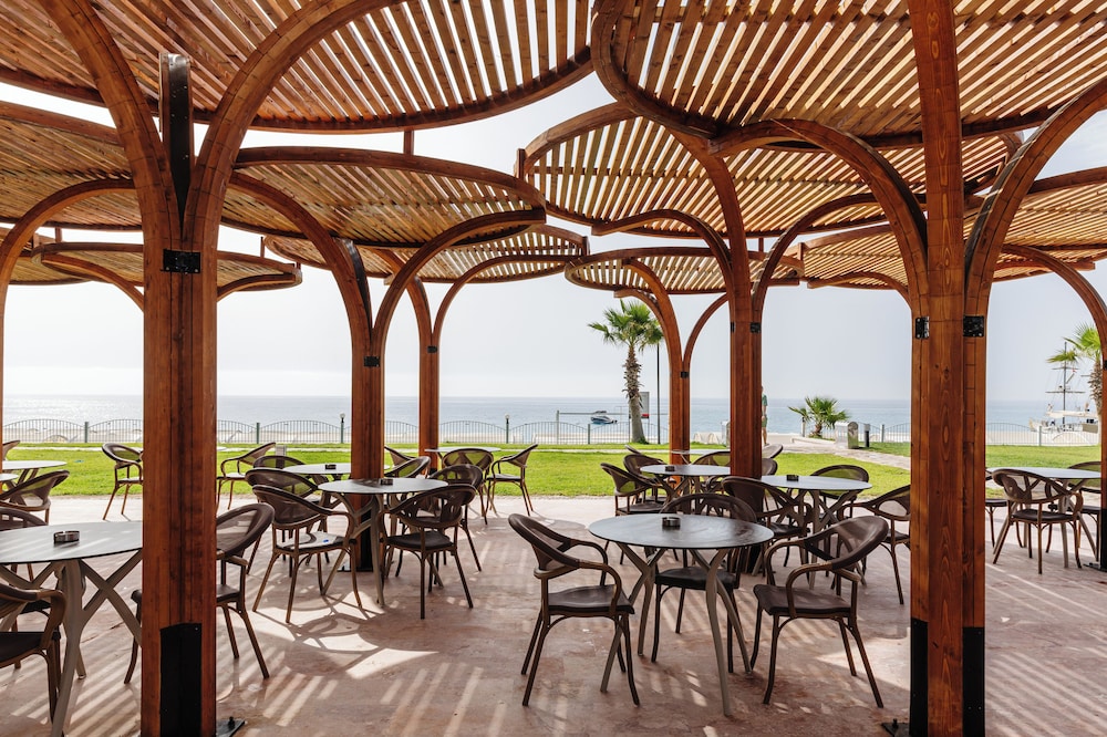 Fun Sun Family Club Saphire — Restaurant & bars in Kemer